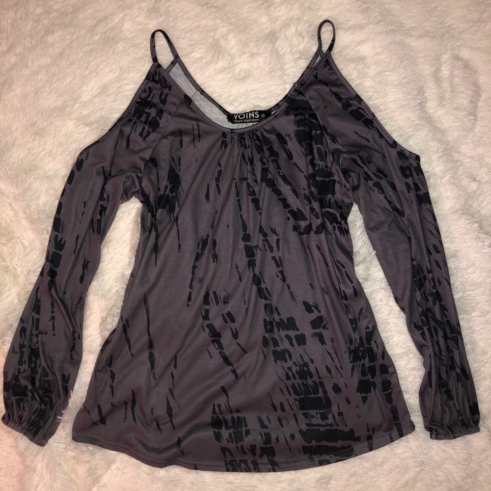 Cold shoulder long sleeve black and gray top